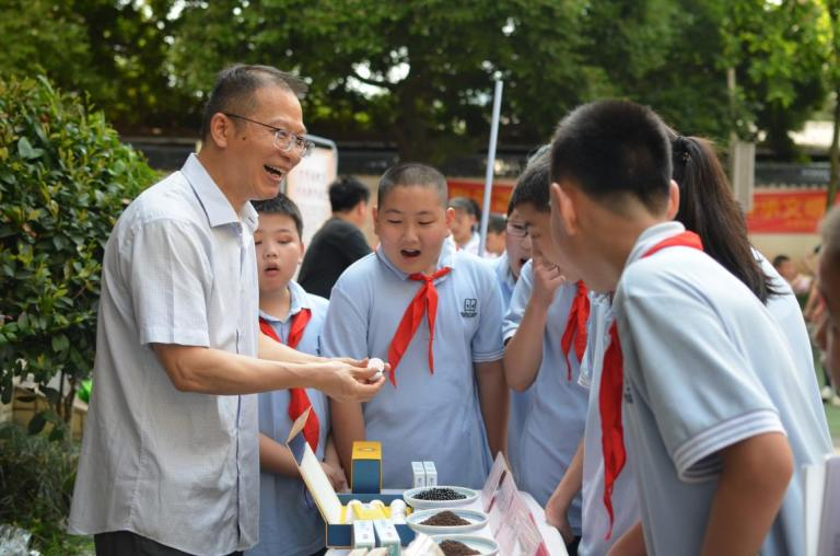 1690768653356088949.png 2.png